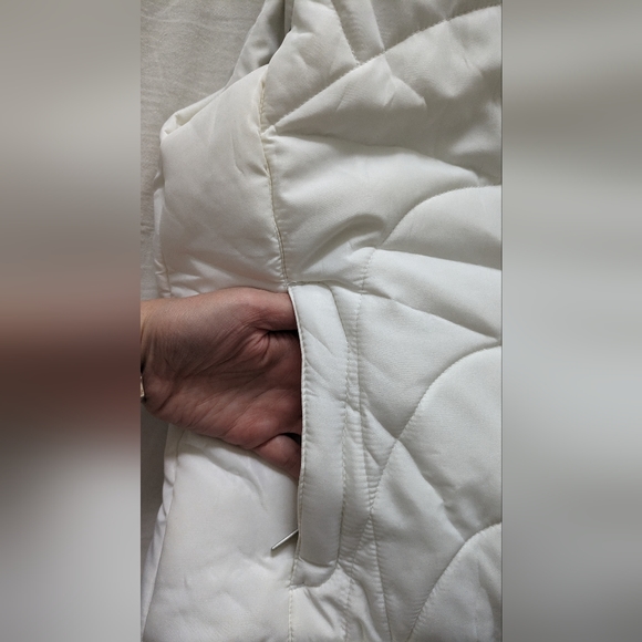 NWT Calvin Klein Puffy Vest - Picture 6 of 10